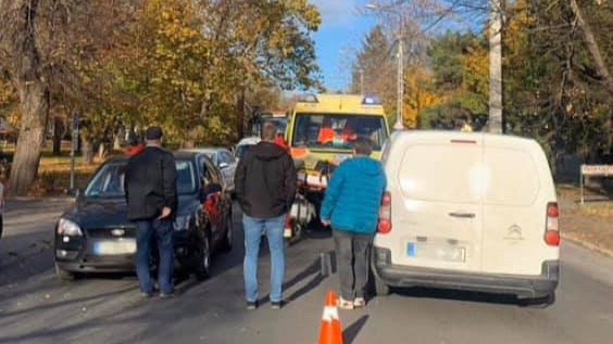Elátkozott útszakasz Budakeszin, mentőhelikopter jött az elütött gyalogosért