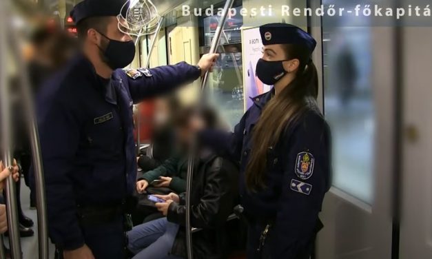 Most a 4-es metrón razziáztak a budapesti rendőrök: négy embert elő is állítottak – Videó