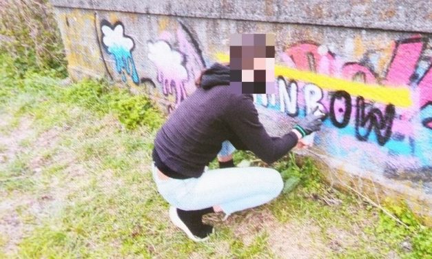 Ez ám a nagy fogás, vízirendőrök kapták el a falfirkázó fiatalt