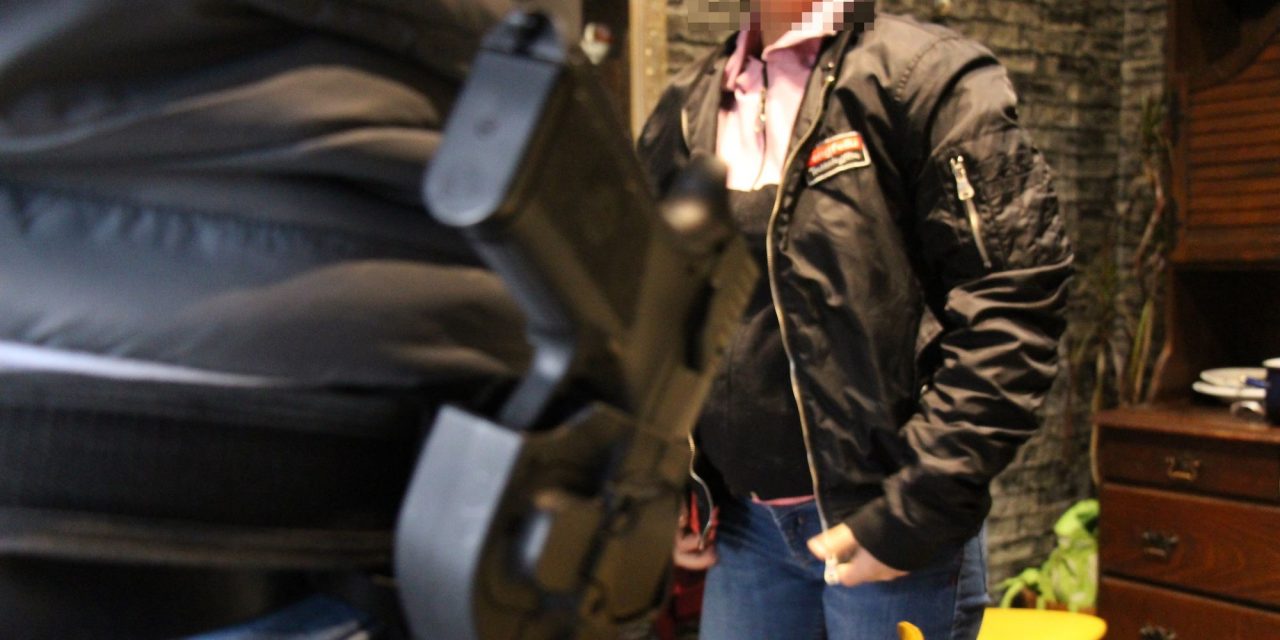 Azóta rendszeresen bepisil a félelemtől, prostituáltnak akarták eladni a 15 éves lányt