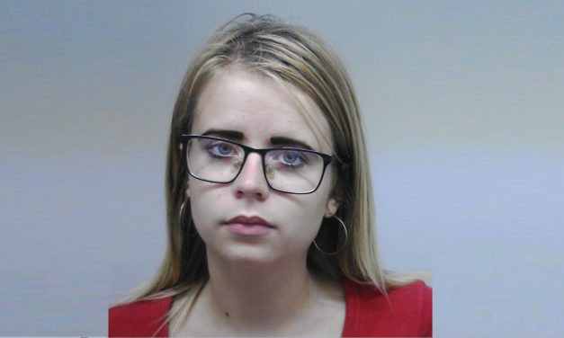 Napsugár 15 éves volt, amikor végignézte édesanyja kivégzését, most ellene adott ki elfogatóparancsot a rendőrség