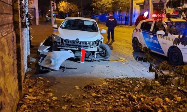 Amikor két Renault találkozik Pesterzsébeten ott sikít a fém, de előkerült egy fejsze is