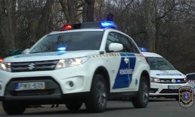 Az úton feküdt az elütött kerékpáros, még egy kisteherautó is átment rajta
