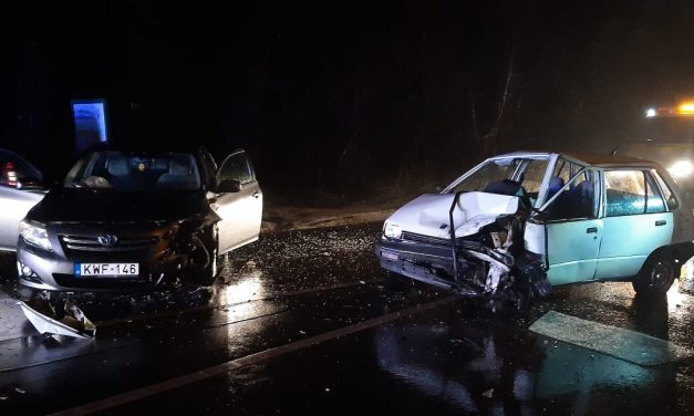 Remegett a kutya a félelemtől, frontális ütközés a 17. kerületben