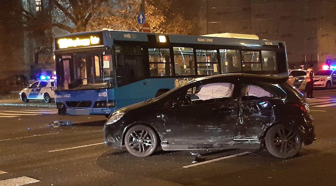 Csúnya baleset Budapesten: piroson hajtott át a 178-as busz, hiába taposott a sofőr a fékbe, telibe csapódott egy Opel oldalába – Fotók a helyszínről