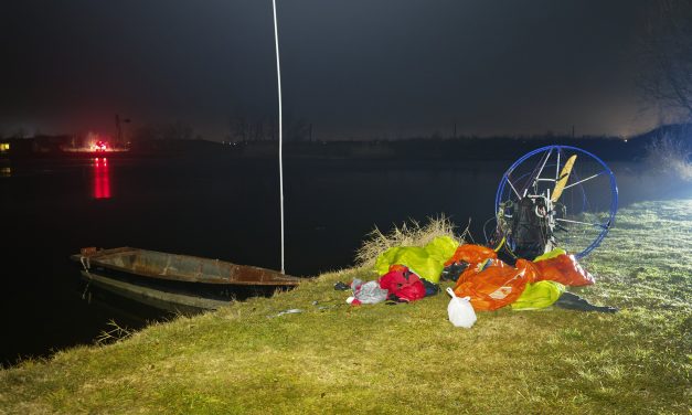 Meghalt a kórházban a siklóernyős, aki a kiskunmajsai horgásztóba zuhant