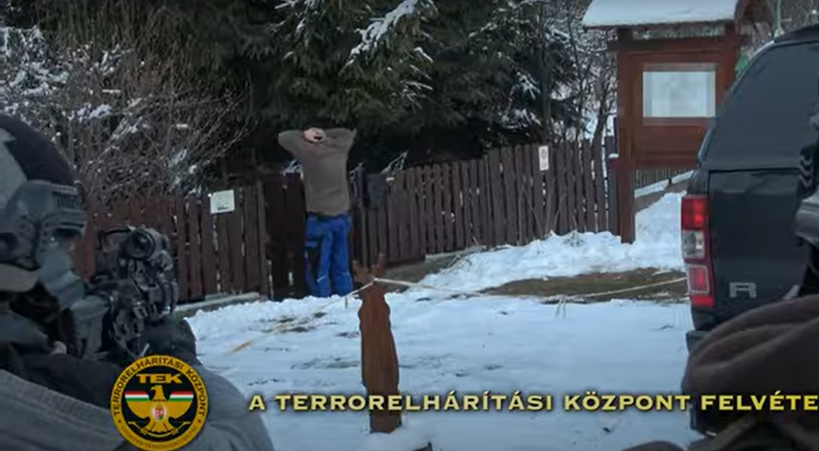Leesett a hó a Mátrában, elítélt erőszakolót fogtak meg a TEK emberei egy kis faluban