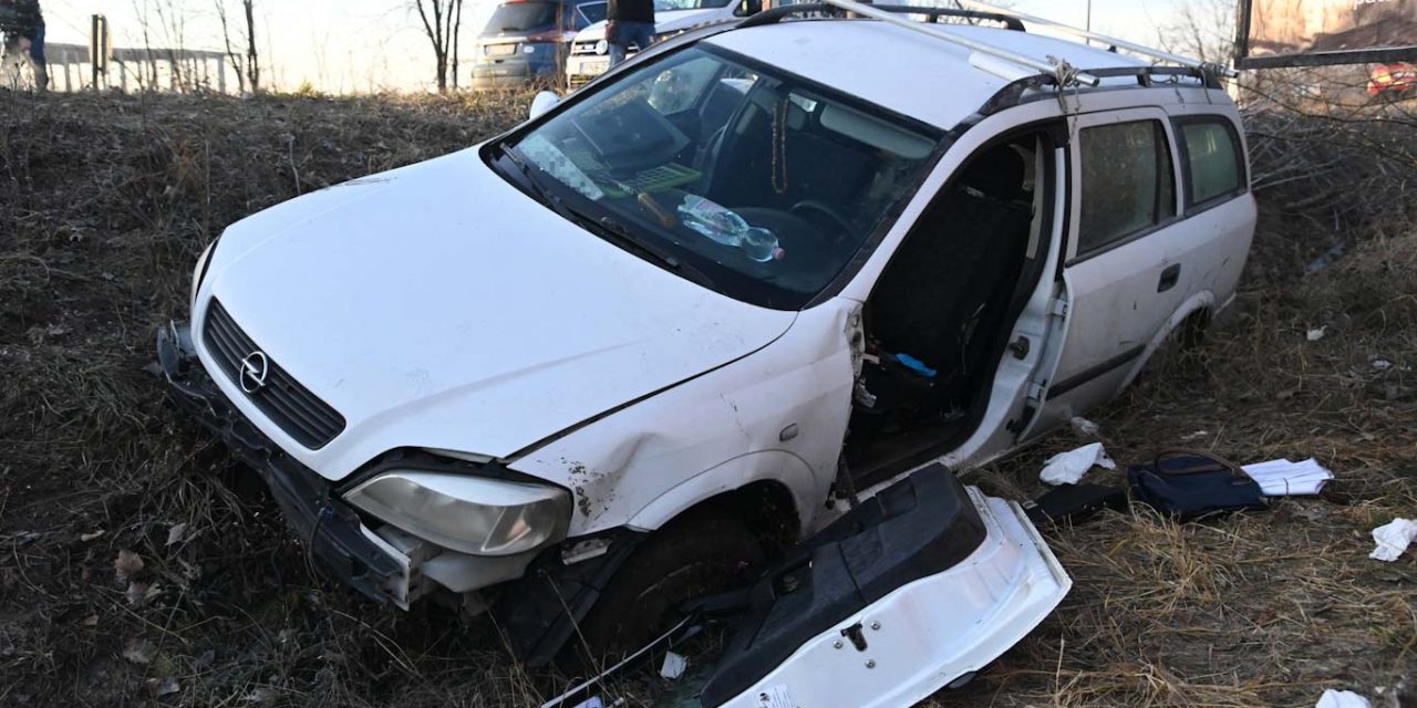 Halál az árokban, Fóton egy autó ajtaja kiszakadt, a sofőr életét vesztette
