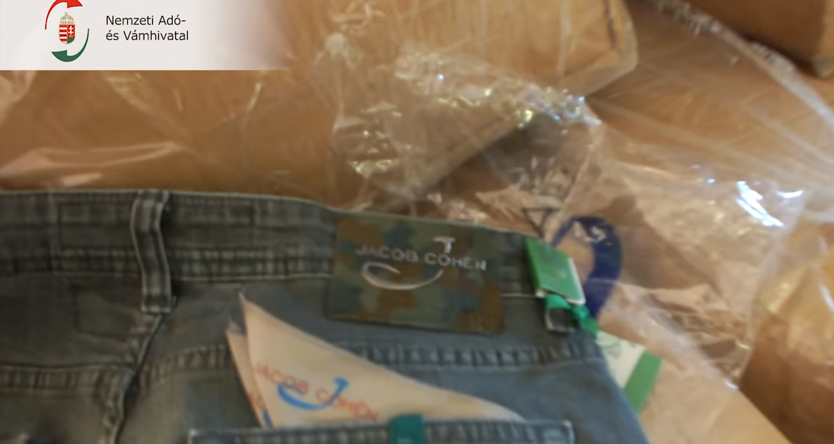 Megfogták a török kamiont, egy városnak elegendő hamisított ruha volt rajta