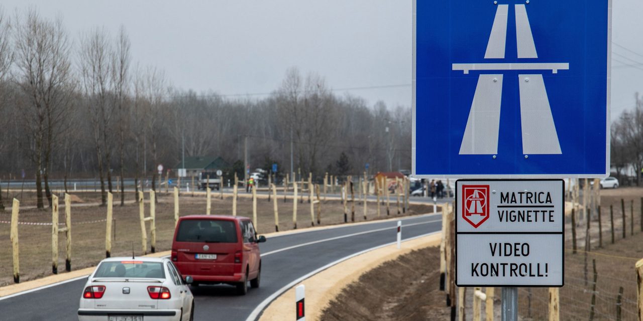 Egy csomó eddig ingyenes autópálya és autóút lesz januártól díjköteles