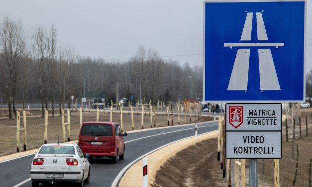Egy csomó eddig ingyenes autópálya és autóút lesz januártól díjköteles