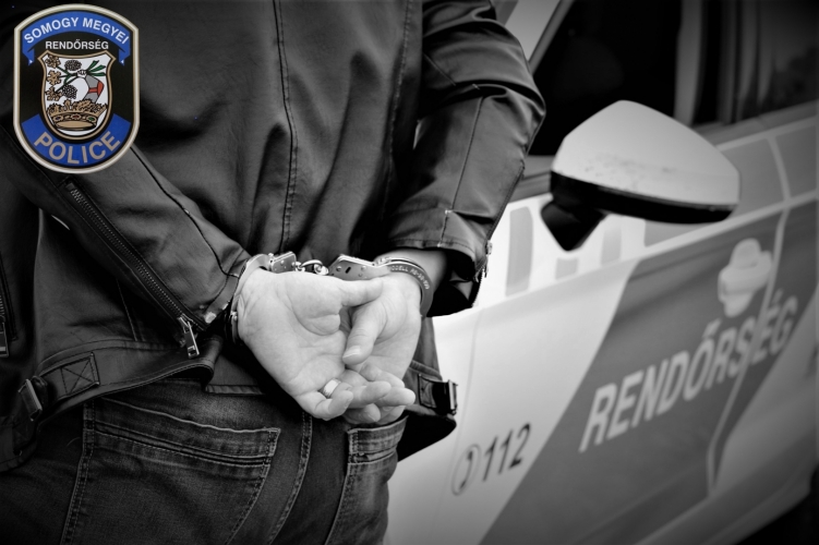 Forró vízben fürdette a 10 hónapos gyermeket a nevelőapa Ináncson, a kicsi belehalt sérüléseibe