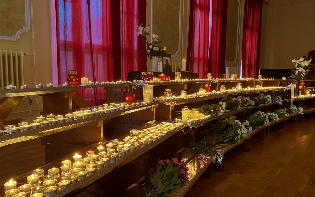 „Hiábavaló volt minden küzdelem, reménykedés, az öröm a kezdeti jó híreknek” – meghalt az a 17 éves fiú, akit tornatanára élesztett újra múlt héten a budapesti gimnázium tornatermében