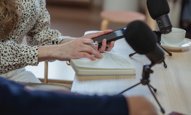 Közel ezer hívás érkezik karácsonykor is: sok magányos ember hívja a lelkisegélyt az ünnepek alatt