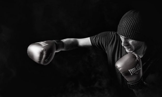 Igazi ámokfutást rendezett a magyar bokszoló egy soproni szórakozóhelyen: öt embert vert össze, köztük a pultos hölgyet is – Van, aki súlyosan megsérült