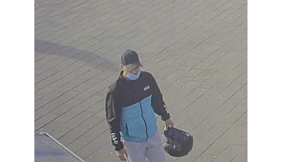 Félmillió forintot ér ez a férfi, a rendőrség vérdíjat tűzött ki a rablóra, cikkünkben videó