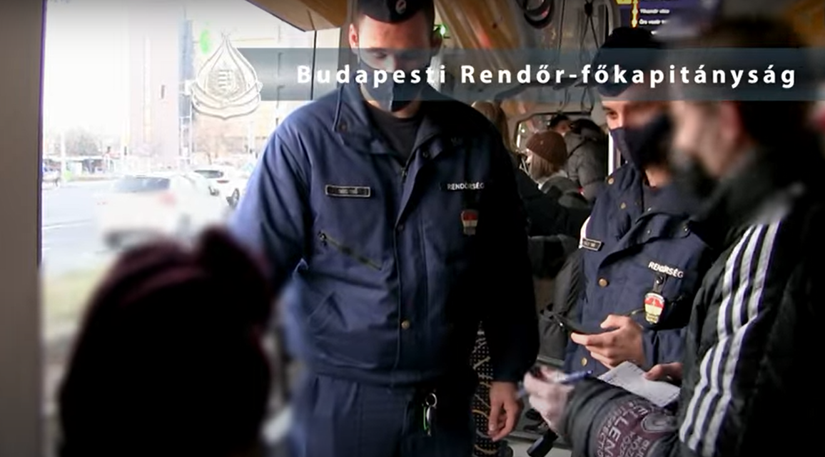 Ezúttal a 3-as villamoson portyáztak a rendőrök, lecsaptak a maszkot nem használókra is