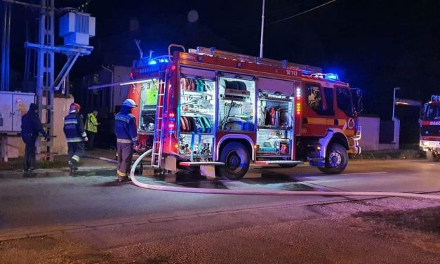 Menekülni kellett a panzióból, 2 ember nagy bajban volt, éjszaka küzdöttek a lángokkal a tűzoltók Szigetszentmiklóson