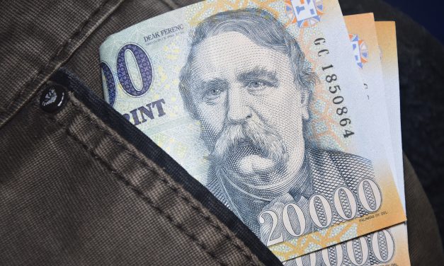 Nem volt szívbajos: folyamatosan utalt magának pénzt a gyógyfürdő számlájáról ez a nő, mire lebukott már közel 50 millió volt a zsákmánya