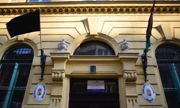 Korábban egy általános iskolában is zaklathatta tanítványait a budapesti gimnáziumból kirúgott énektanár – megszólalt az egyik érintett szülő