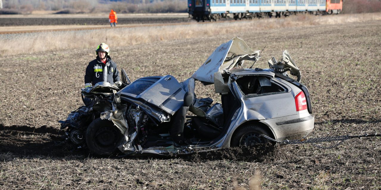  „Felfoghatatlan és döbbenetes, amit érzek!” – a tapolcai halálos baleset áldozatának édesanyjával közölték a rendőrök, mégsem az ő lányuk halt meg, a sofőr túlélőnek vélt húga pedig a helyszínen meghalt