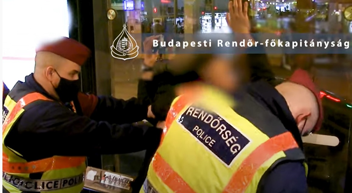 Ellepték a fővárost a kamudrog-árusok: ezúttal a Dohány utcában kapcsoltak le a zsaruk egy 36 éves férfit, hihetetlen, mit akart eladni