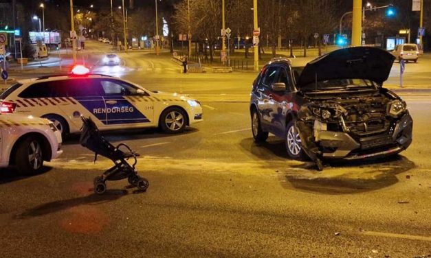 Ukrajnából menekülő nők karamboloztak Budapesten, gyerekek is voltak az autóban