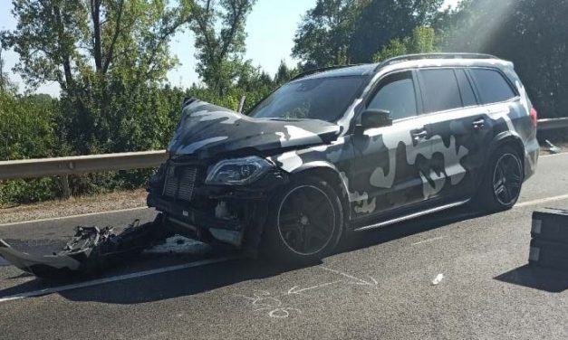 Két embert vitt halálba a luxusautó sofőrje Hajdúszoboszló és Kaba között
