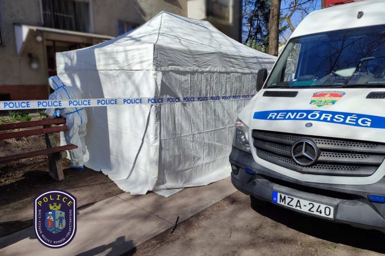 Kioltotta idős anyja életét egy férfi Kiskunhalason, a szomszédok hívták ki a rendőröket, mert veszekedést hallottak a lakásban