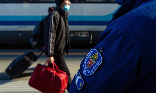 Több ezer menekült érkezett az elmúlt napon Budapestre, rengeteg köztük a gyermek – Eközben így segítik a kárpátaljai magyarokat a segélyszervezetek