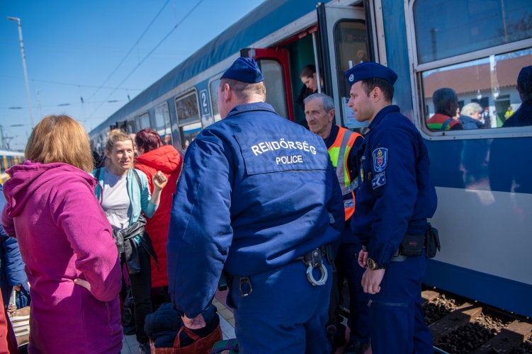Többezer menekült érkezett Magyarországra az elmúlt napon, eközben rengeteg vannak, akik a háború ellenére is visszatérnének Ukrajnába￼