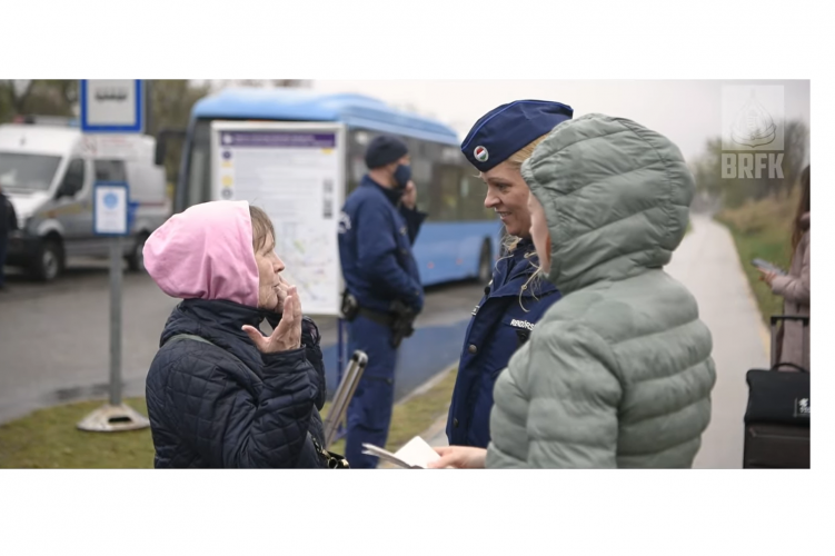 Még mindig rengeteg menekült érkezik Magyarországra Ukrajna felől, nagyon sok a gyermek is – Így segítenek nekik a BOK csarnokban