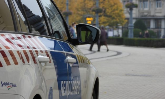 Kifosztotta újdonsült ismerősét ez a nő: 710 ezer forintot vitt el a gyanútlanul szundikáló férfitől