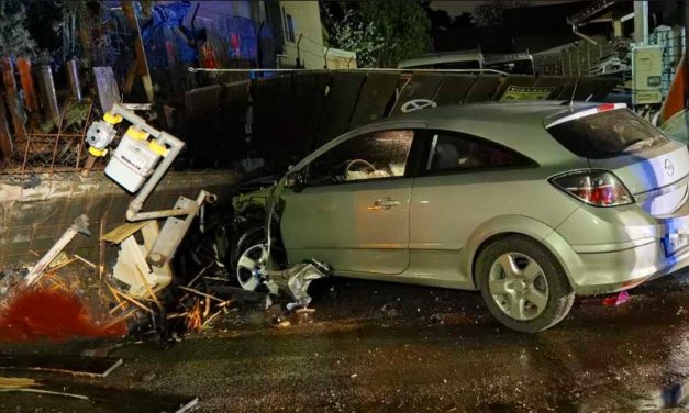 „Hajlandó vagyok megtéríteni az okozott kárt, ha már ilyen hülye voltam” – 18 embernek kellett elhagynia otthonát Pest megyében, miután egy részeg férfi autójával nekiment egy kerítésnek