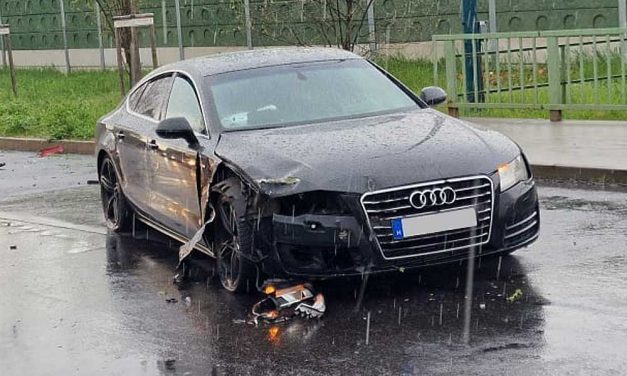Belerongyolt a méregdrága Audi a Toyotába és majdnem belelökte a Rákos-patakba