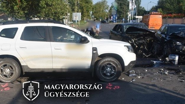 Alig egy éves jogsival okozott balesetet egy férfi Hajdúnánáson – Kilenc ember, köztük egy pár hónapos kisbaba is megsérült