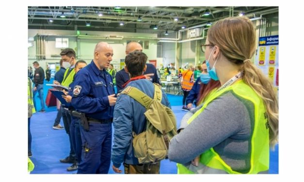 Többszáz menekült érkezett Ukrajnából Magyarországra az elmúlt 24 órában – Így vitték őket a BOK csarnokba, sokaknak szállást is kerestek