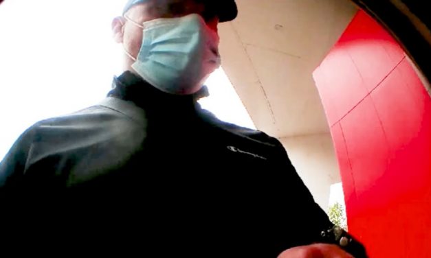 Betörte egy parkoló kocsi ablakát, majd mindent vitt, köztük a bankkártyát is, amivel pénzt is felvett – Videón az elkövető, Te felismered?