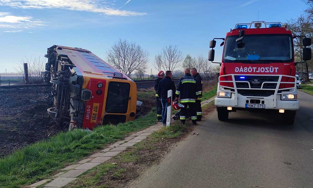 „Az ötödik férfiért még küzdöttek a mentősök, de őt sem tudták megmenteni” – egy apa és fia is meghalt a mindszenti vonatbalesetben, az autót egy rokonuk vezette