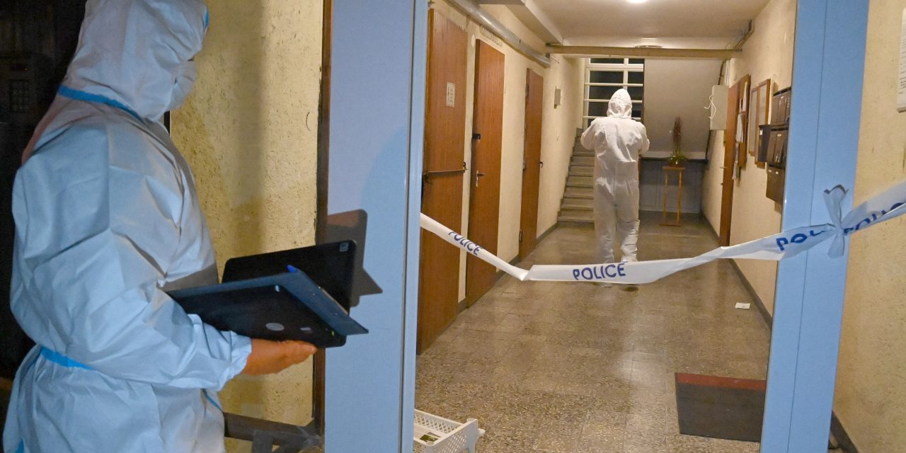 „Nem érkeztek haza a lányok, az anyjuk tudta, hogy nagy baj van” – mélyaltatásban tartják azt a férfit, aki kioltotta két gyermeke életét Aszódon, a lányok rettegtek az apjuktól