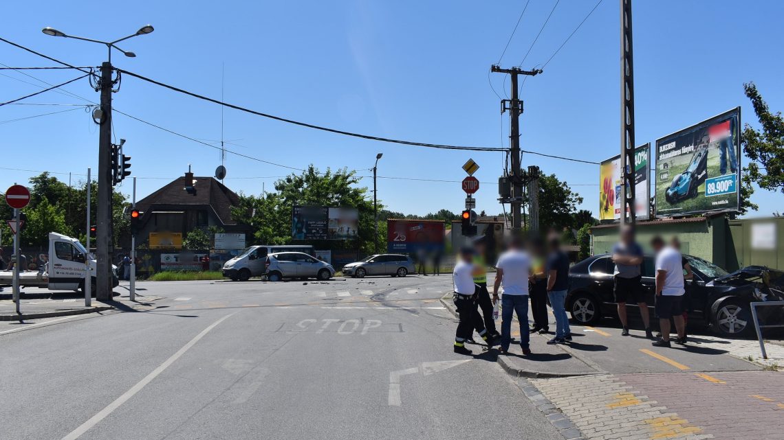 Rendőrnek adták ki magukat, majd leszólították az idős embereket az utcán, akiknél vagyonellenőrzést tartottak: így rabolta ki a budapesti időseket a két férfi