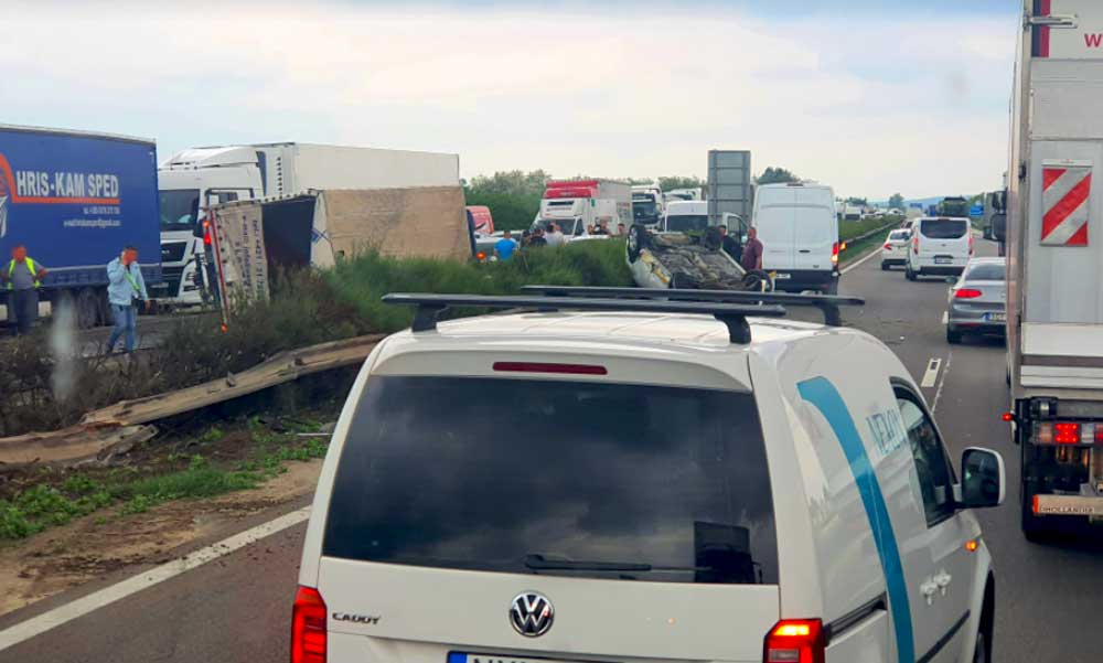 Teljes a káosz az M1-es autópályán, tömegbaleset történt, 17 km-es a dugó, mentőhelikopter is érkezett a helyszínre