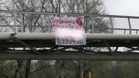 A bajszos diktátort éltették a szolnoki fiatalok, elítélték őket, az ügyészség kevesli a büntetést