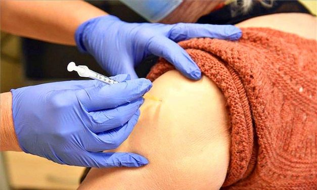 „Vegyék le a maszkot, mert a Covid egy nagy marhaság” – mondta a doktornő a betegeknek, aztán Pfizer oltás helyett sóoldatot adott nekik, elvitték a rendőrök