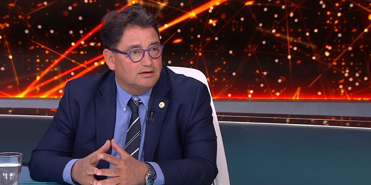 Merkely Béla nevével visszaélve próbálták meg rászedni a gyanútlan időseket: döbbenetes hazugsággal akartak tőlük pénzt kicsalni