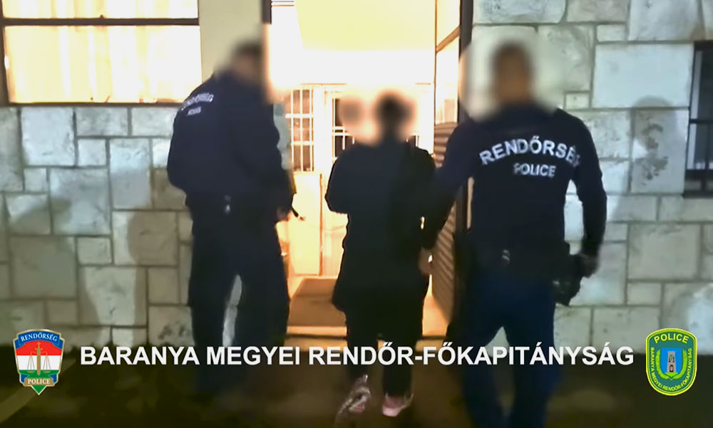 „A fürdőszobában találtak rá Evelinre és a halott unokájukra” – vádat emeltek a komlói nő ellen, aki két hónapos csecsemőjének életét oltotta ki a fürdőkádban