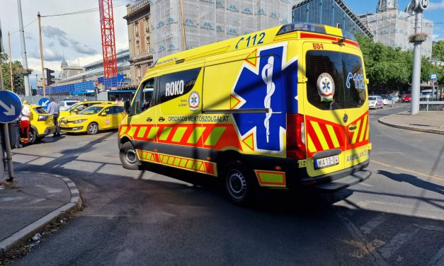 Ezért volt a hatalmas dugó délután, taxis kontra bérautó a Nyugatinál