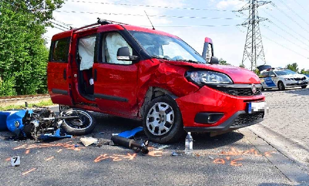 Nem értem miért nem láttam a motorost” – mondta a pomázi nő a rendőröknek, miután összeütközött egy motorossal, a 66 éves férfi a helyszínen meghalt