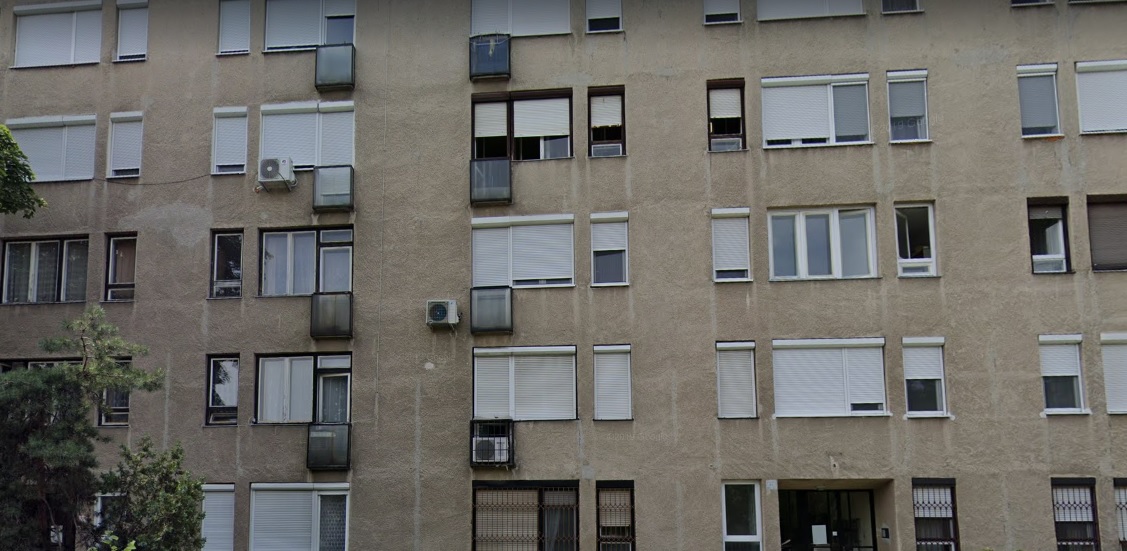 Ki akart ugrani egy csepeli lakás erkélyéről egy 23 éves lány, a rendőrök az utolsó pillanatban érkeztek