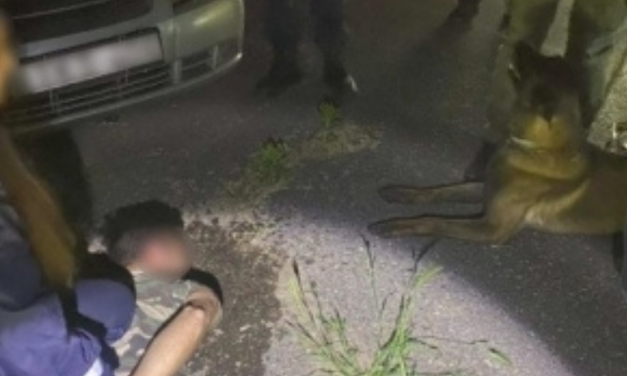 Menekülés közben hagyta el a fél pár cipőjét a dunaújvárosi tolvaj, hamar utol is érték a zsaruk az anti-Hamupipőkét